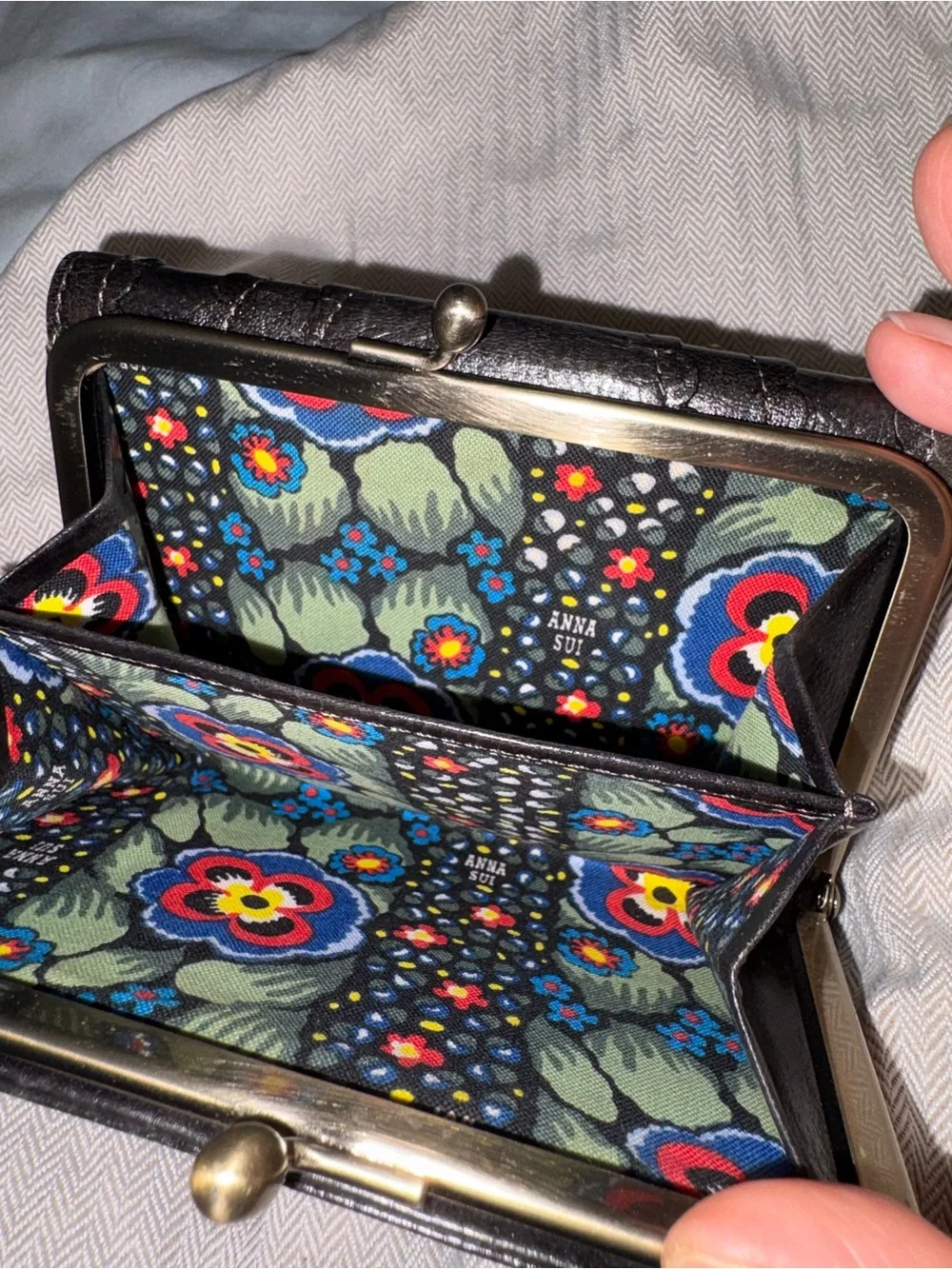 Anna Sui Black Scalloped Butterfly Stud Wallet-Near Mint- From Japan